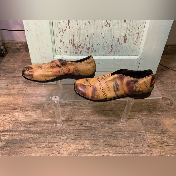 Women’s Aetrex tan leather clogs with a vintage boho vibe. Preloved - Picture 3 of 7